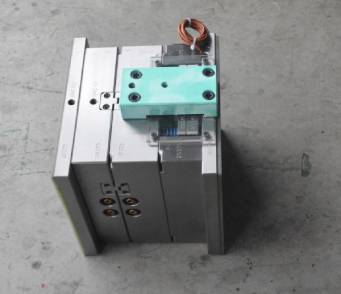 塑料模具設(shè)計(jì)方案時(shí)必須考慮到什么問題？