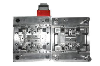 注塑模具加工廠家應(yīng)該如何選擇？