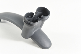 塑膠模具注塑加工選擇注塑機(jī)時應(yīng)該注意什么呢？