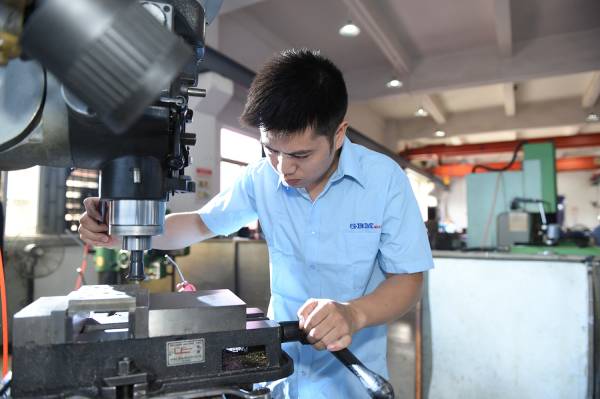 銘洋宇通精密注塑模具定制加工廠(chǎng)家