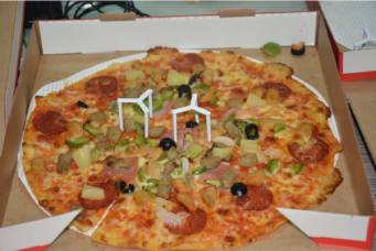 快來銘洋宇通吃Pizza啦！