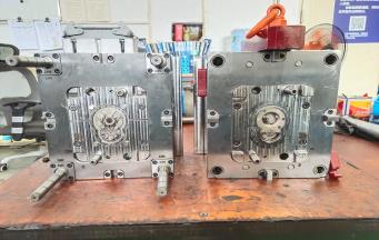 如何確定模塑分模線的位置？